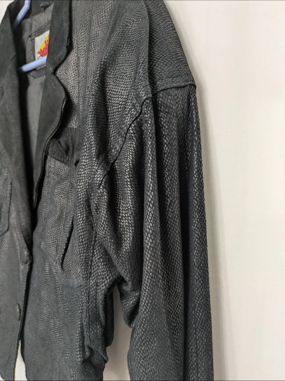 Vintage Black Leather Cropped Jacket Womenβs L Fitted Waist Textured Button Fron - Picture 3 of 10